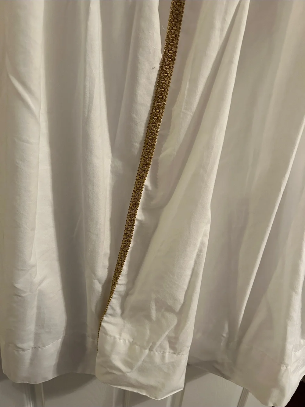 N/A white toga